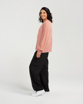 BWJ8764-Top-Winter Rose-BWY8719-Pant-Black-Side.jp